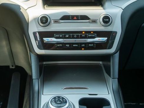 Used 2023 Ford Explorer XLT image 16