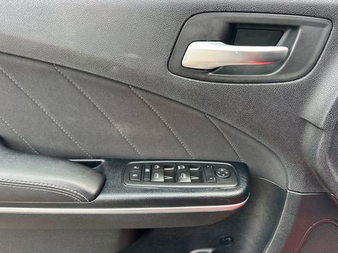 Used 2015 Dodge Charger SXT RWD image 12