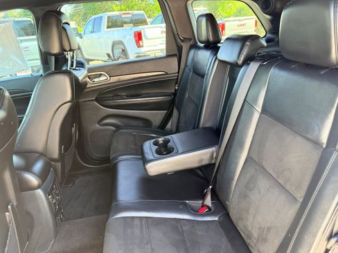 Used 2018 Jeep Grand Cherokee Altitude AWD/4WD image 12