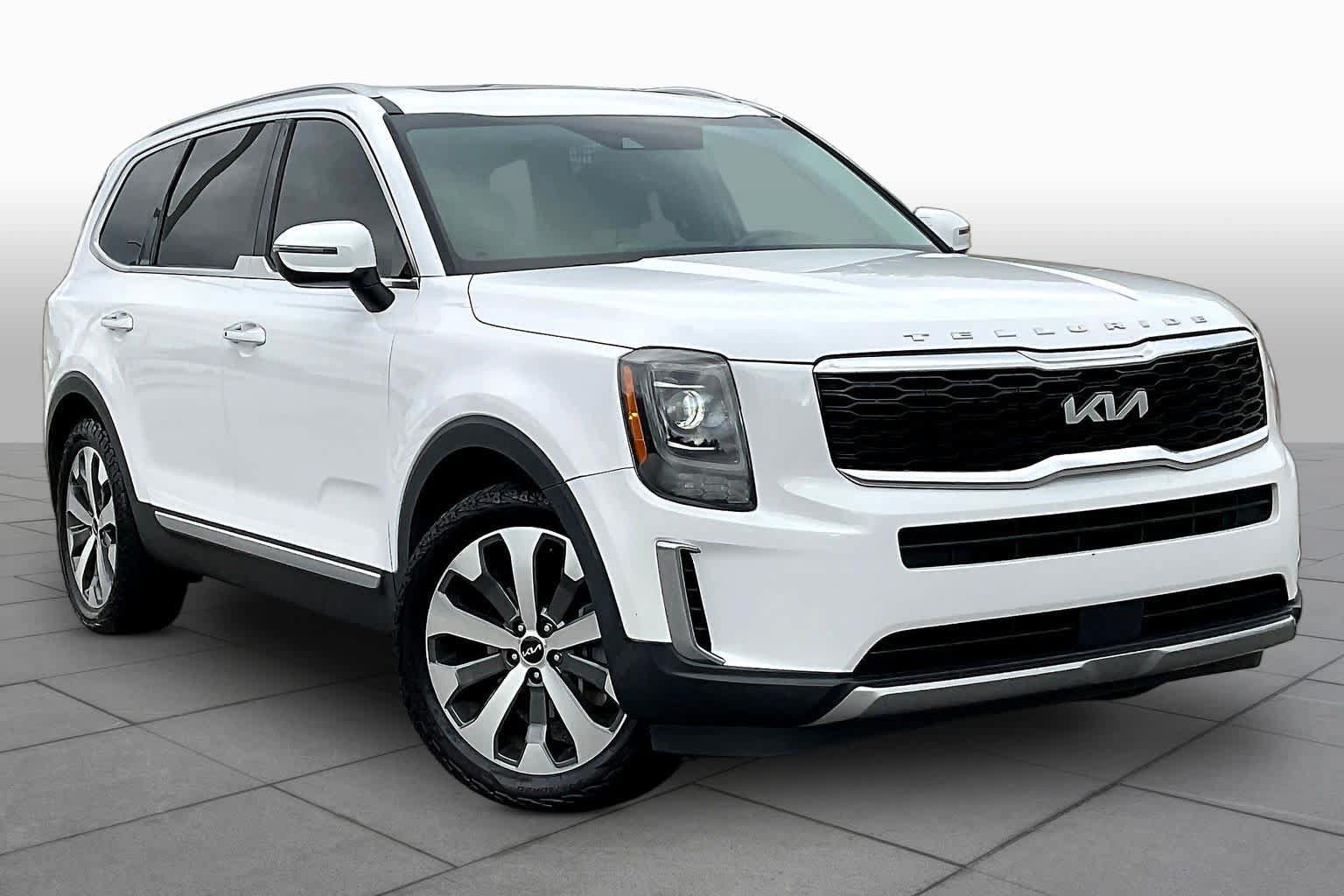 Used 2022 Kia Telluride S AWD/4WD image 3