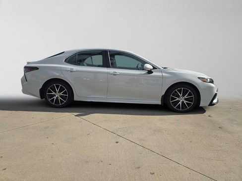 Used 2023 Toyota Camry SE w/ Convenience Package FWD image 2