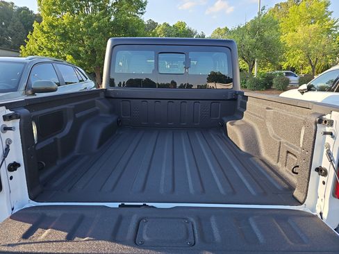 Used 2026 Jeep Gladiator Sport AWD/4WD image 13