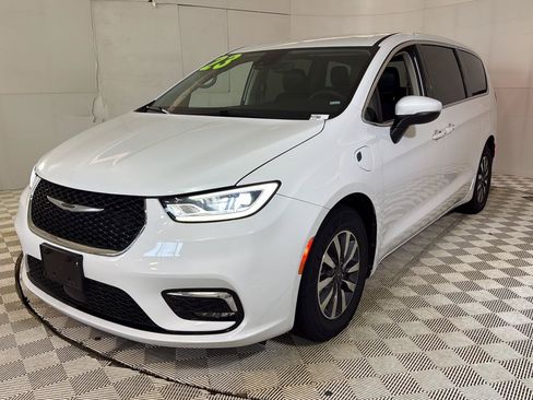Used 2023 Chrysler Pacifica Touring-L FWD image 25