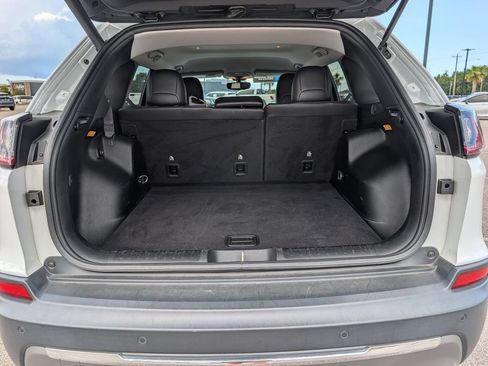 Used 2019 Jeep Cherokee Limited FWD image 5