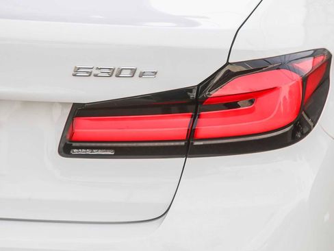 Certified 2023 BMW 530e 530e w/ Convenience Package image 7