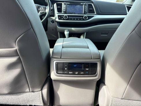 Certified 2018 Toyota Highlander XLE image 12