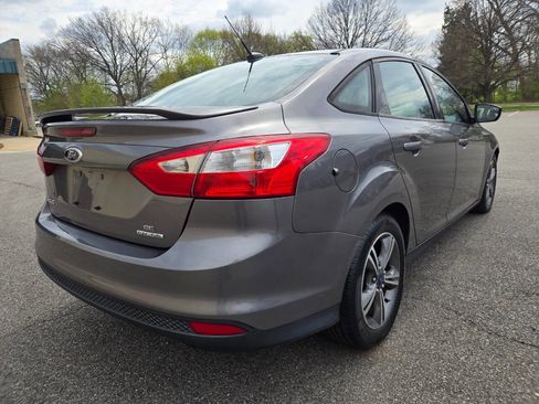 Used 2014 Ford Focus SE w/ SE Sport Package image 10