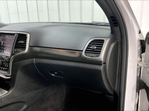 Used 2018 Jeep Grand Cherokee Altitude AWD/4WD image 18