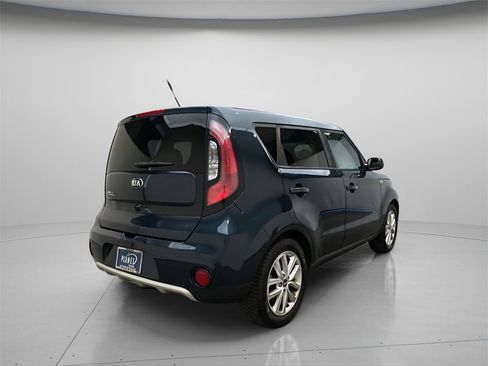 Used 2018 Kia Soul + image 4