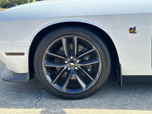 Used 2019 Dodge Challenger R/T Scat Pack w/ Shaker Package image 10