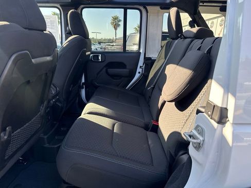 Certified 2025 Jeep Wrangler Unlimited Rubicon 4xe w/ Convenience Group AWD/4WD image 17