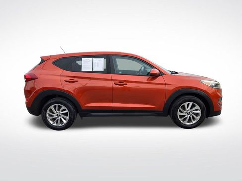 Used 2017 Hyundai Tucson SE image 2
