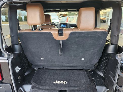 Used 2017 Jeep Wrangler Sahara image 31