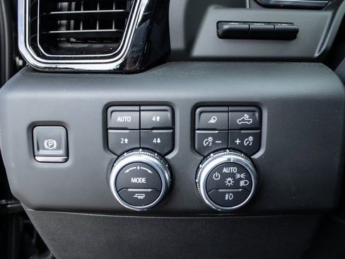 Used 2025 GMC Sierra 1500 AT4 w/ AT4 Premium Package image 9