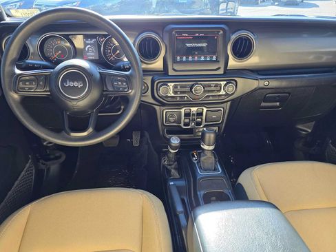 Used 2023 Jeep Gladiator Sport AWD/4WD image 19