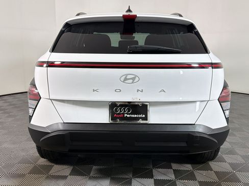 Used 2025 Hyundai Kona SEL FWD image 9