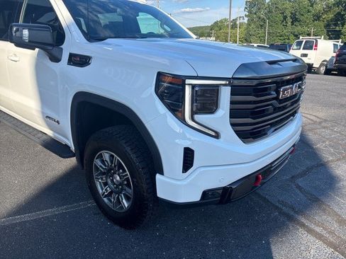 Used 2024 GMC Sierra 1500 AT4 w/ AT4 Premium Package AWD/4WD image 6