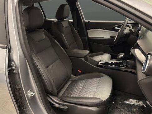 Used 2025 Chevrolet Trax LT image 24