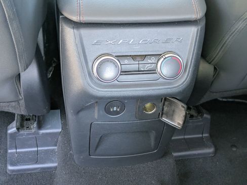 Used 2025 Ford Explorer Active w/ Active Comfort Package AWD/4WD image 29