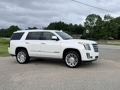 Used 2019 Cadillac Escalade Platinum RWD image 7