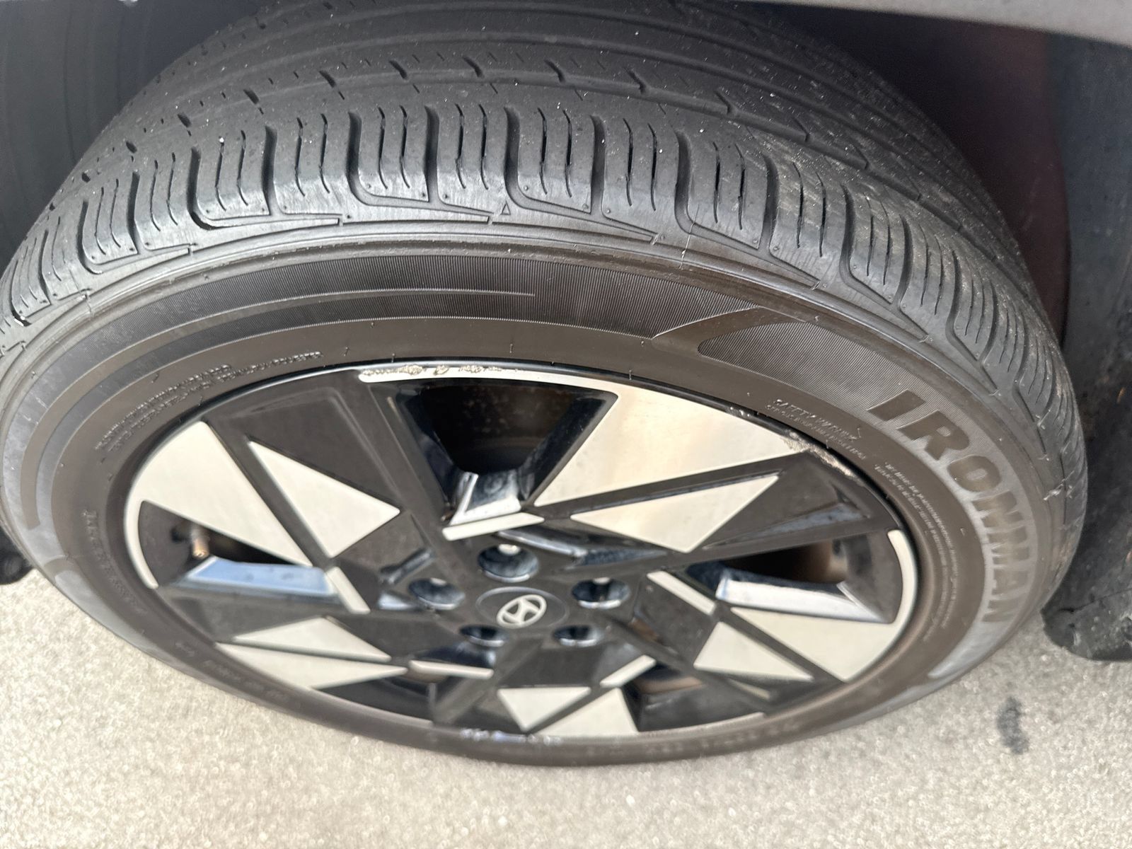 Used 2024 Hyundai Kona SEL FWD image 11