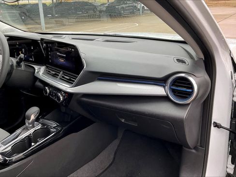 Certified 2025 Chevrolet Trax LT image 18