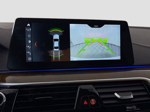 Used 2018 BMW 540i xDrive image 19