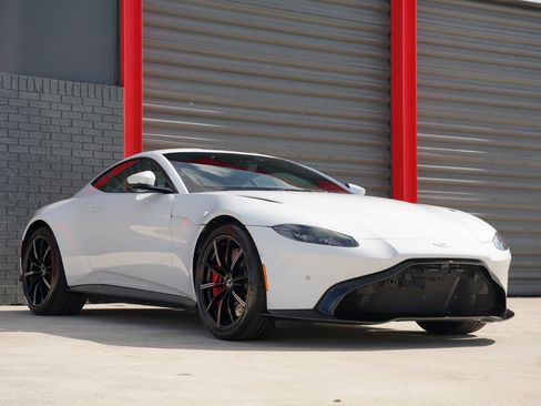 Used 2020 Aston Martin V8 Vantage Coupe image 2