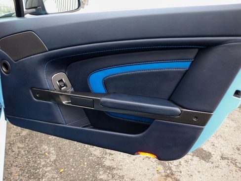 Used 2017 Aston Martin V12 Vantage S image 39