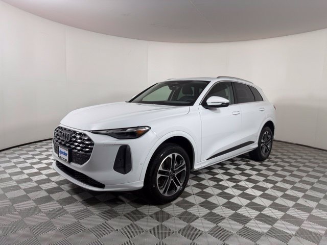 Certified 2025 Audi Q5 Premium w/ Convenience Package AWD/4WD image 3