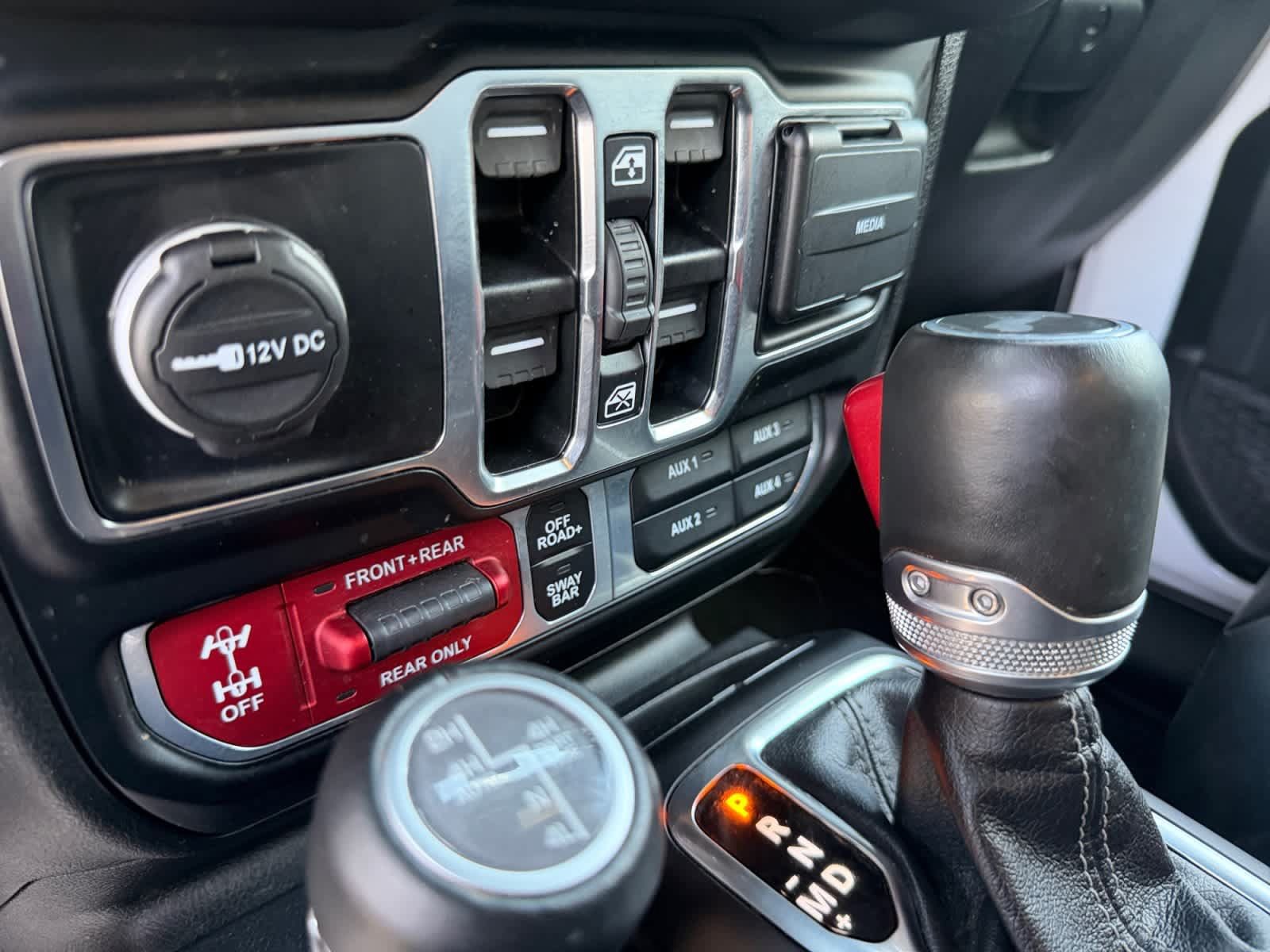 Used 2024 Jeep Wrangler Unlimited Rubicon 4xe AWD/4WD image 26