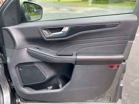 Used 2023 Ford Escape ST-Line FWD image 9