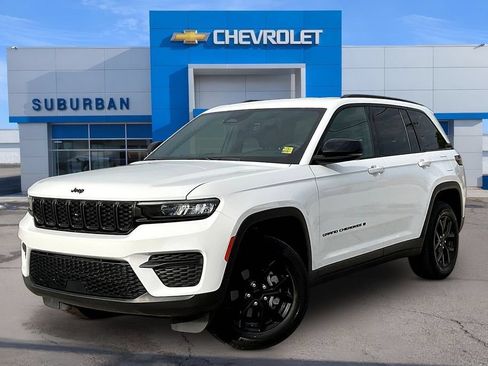 Used 2025 Jeep Grand Cherokee Altitude AWD/4WD image 1