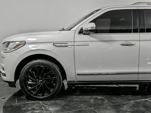 Used 2021 Lincoln Navigator Reserve image 6