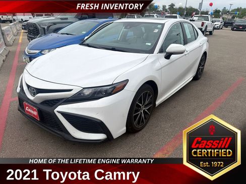 Used 2021 Toyota Camry SE w/ Cold Weather Package FWD image 1