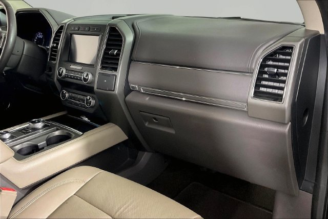 Used 2019 Ford Expedition XLT w/ Equipment Group 202A AWD/4WD image 25