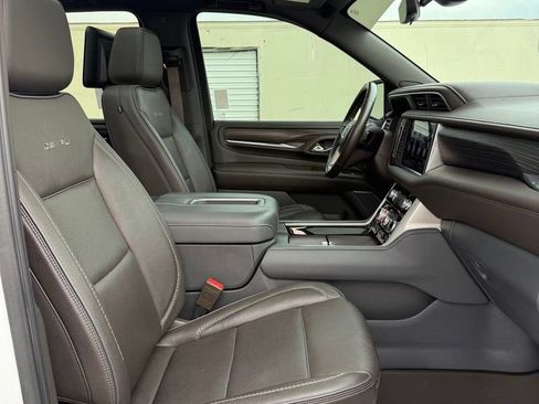 Used 2021 GMC Yukon XL Denali w/ Denali Ultimate Package AWD/4WD image 16