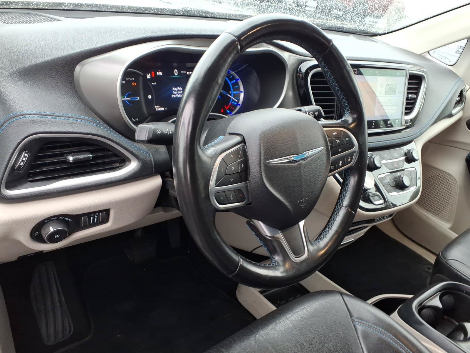Used 2021 Chrysler Pacifica Touring-L FWD image 7