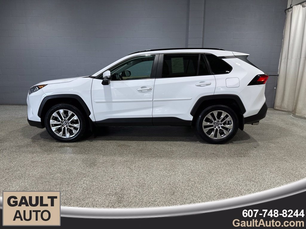 Used 2020 Toyota RAV4 XLE Premium AWD/4WD image 5