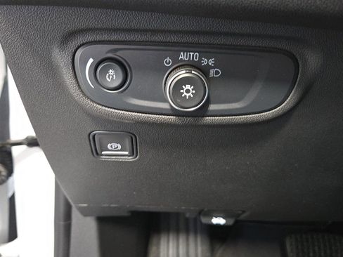 Used 2024 GMC Terrain SLE image 20