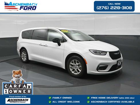 Used 2024 Chrysler Pacifica Touring-L FWD image 1