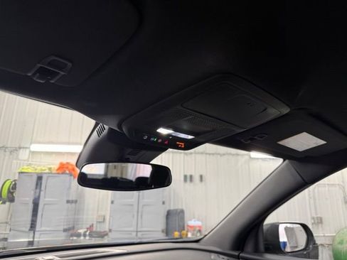 Used 2024 Chevrolet Traverse LT image 33