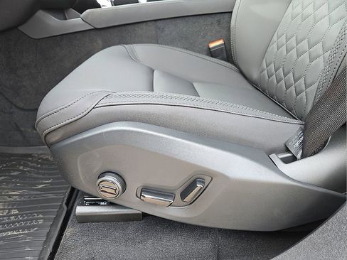 New 2026 Volvo XC90 B6 Plus image 25