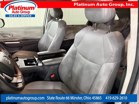 Used 2023 Toyota Sienna XLE AWD/4WD image 11