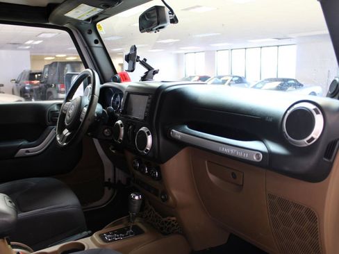 Used 2013 Jeep Wrangler Unlimited Sahara w/ Connectivity Group AWD/4WD image 6