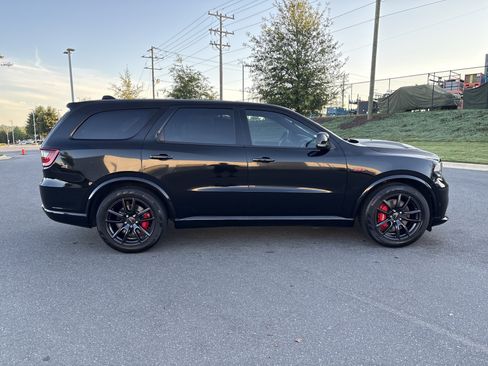 Used 2018 Dodge Durango SRT w/ Technology Group AWD/4WD image 10