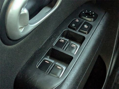 Used 2017 Kia Soul + image 19