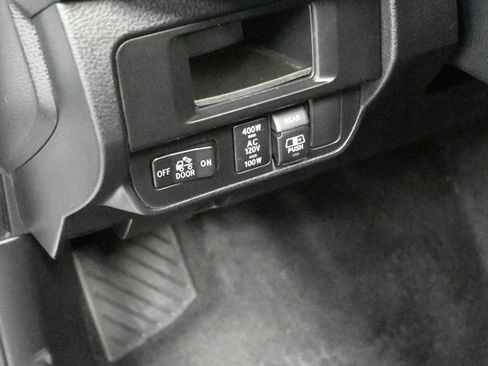 Certified 2017 Toyota Tacoma TRD Off-Road image 18