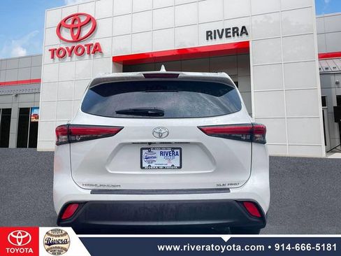 Used 2021 Toyota Highlander XLE AWD/4WD image 8