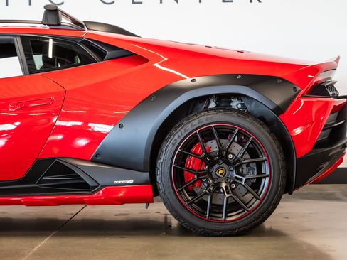 Used 2024 Lamborghini Huracan Sterrato AWD/4WD image 18